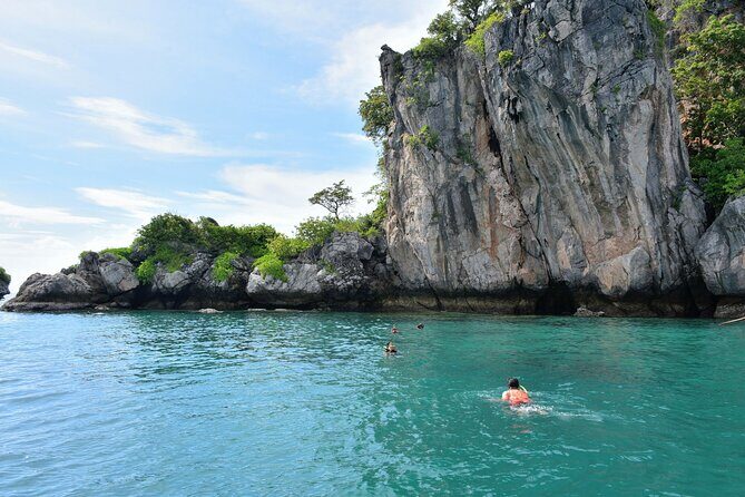 7 Islands Sunset Tour with Buffet Dinner & Night Snorkeling - Chicken Island for photos, then Tup Island for the sandbar story