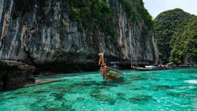 From Phi Phi: Half-Day Longtail Boat Tour to Maya Bay - Getting to Koh Phi Phi: Marlin Statue and the right start point