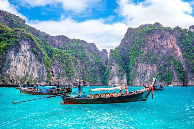 From Phi Phi islands: Phi Phi, Maya Area by longtail Boat - Maya Bay: the main event, plus the real crowd plan