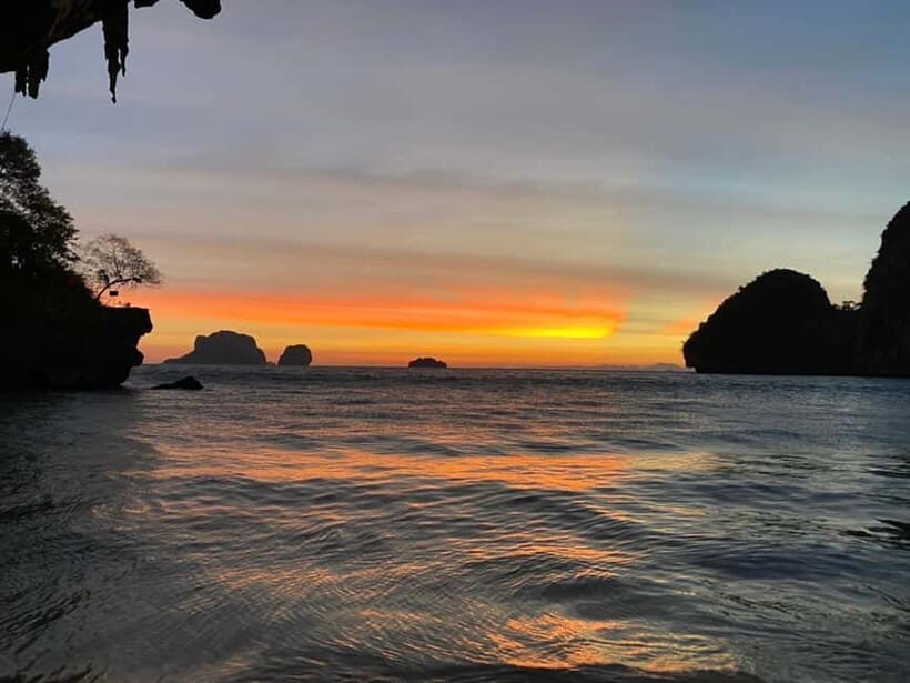 Krabi: Hong Islands Sunset, Bioluminescent Plankton and BBQ - Beachfront BBQ dinner: more than food, it’s part of the setting