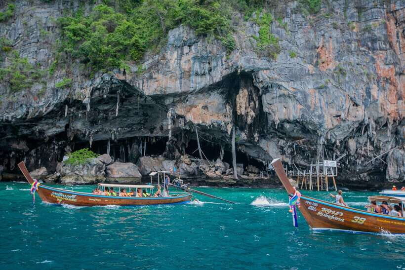 Phi Phi : Half Day By Speed Boat 4 hours Phi Phi Lay - From McDonald’s PP Island Krabi to Phi Phi: a schedule built for movement