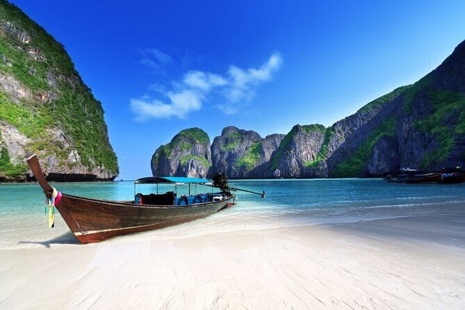 Premium Phi Phi Ferry: Island Tour & Lunch - Lunch on Phi Phi Don: Thai and Indian buffet by the beach